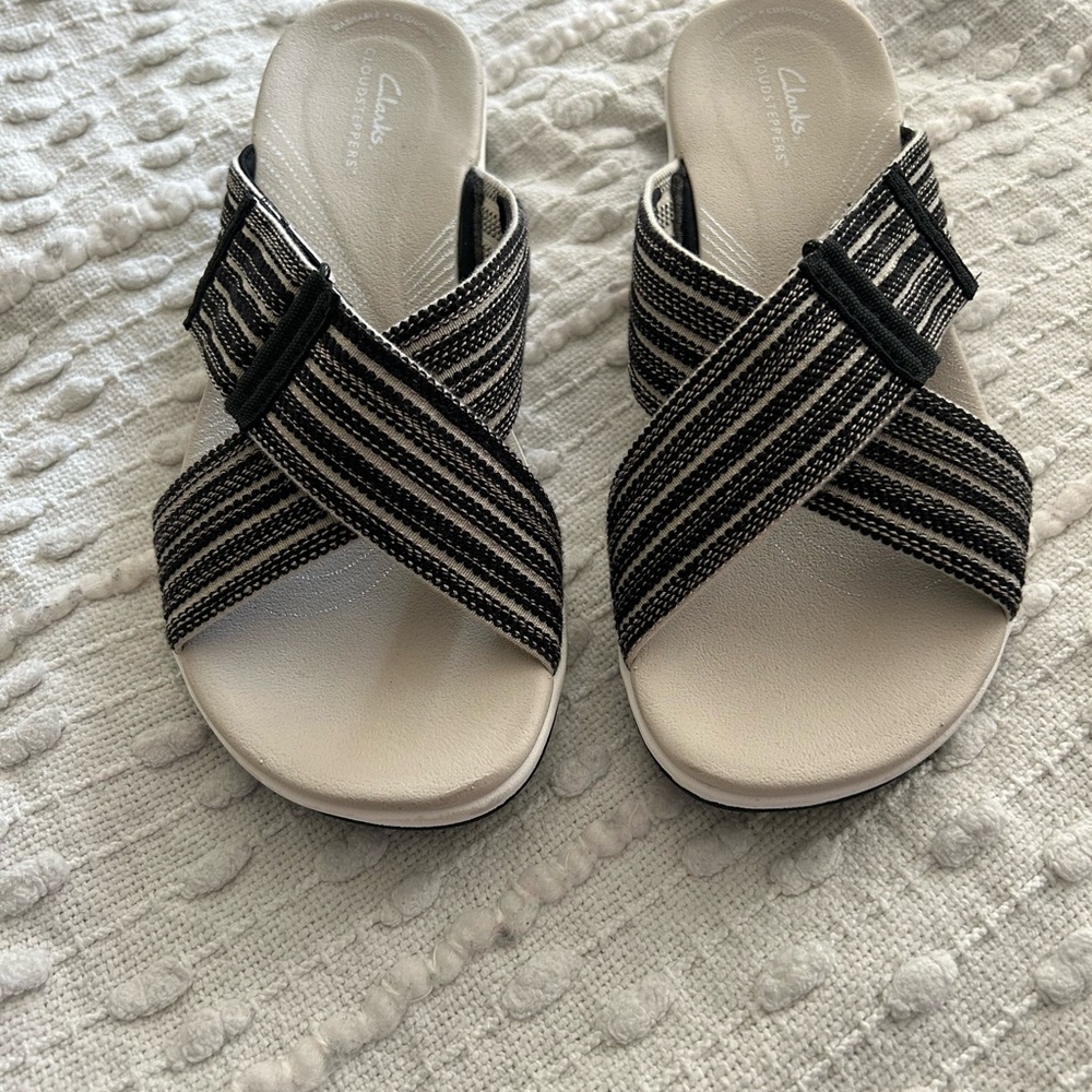 Cloudsteppers by Clarks Women's Striped Sandals in Black and White